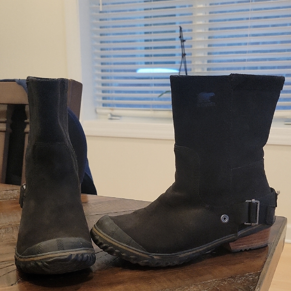 Sorel Black Boots size 6